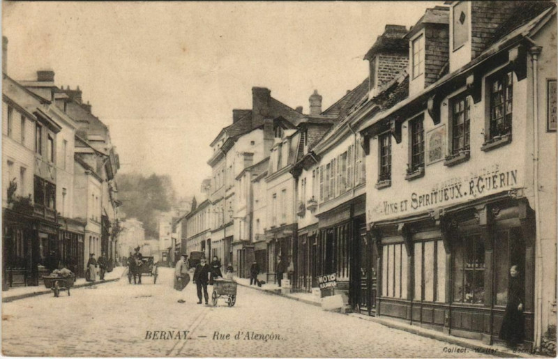Carte postale ancienne Bernay Rue d'Alencon à Bernay