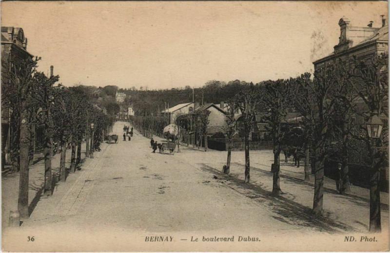 Carte postale ancienne Bernay Le Boulevard Dubus à Bernay