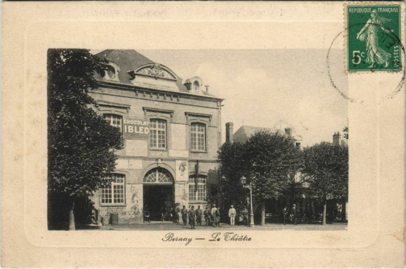 Carte postale ancienne Bernay Le Theatre à Bernay