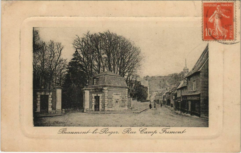 Carte postale ancienne Beaumont-le-Roger Rue Camp Fremont à Beaumont-le-Roger