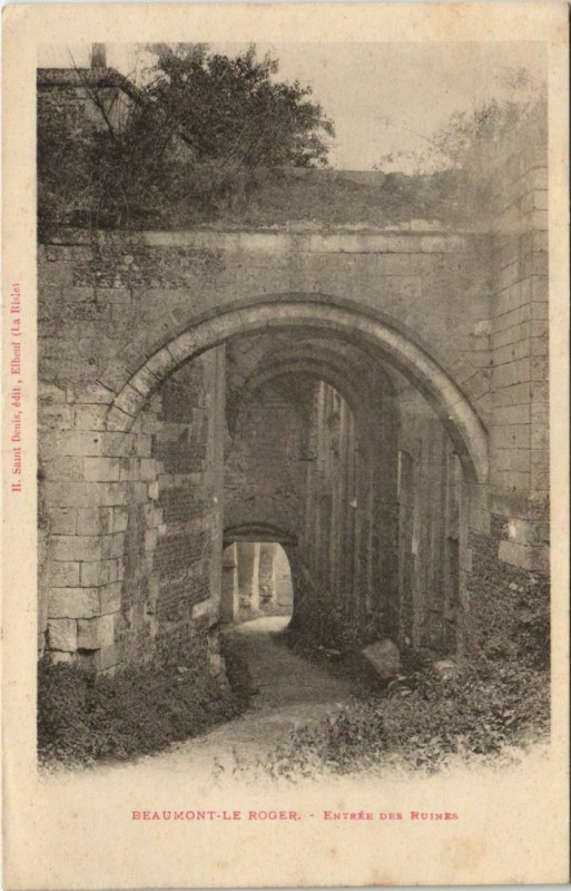 Carte postale ancienne Beaumont-le-Roger Entree des Ruines à Beaumont-le-Roger