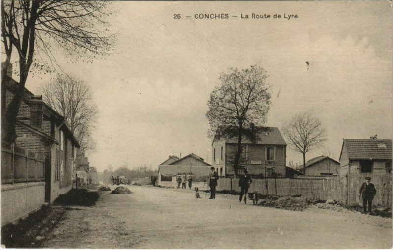 Carte postale ancienne Conches-en-Ouche La Route de Lyre à Conches-en-Ouche