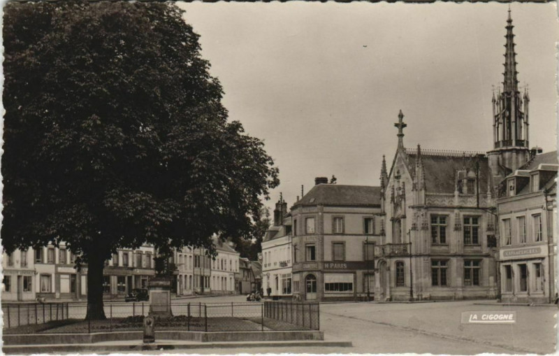 Carte postale ancienne Breteuil-sur-Iton La Place Carnot à Breteuil