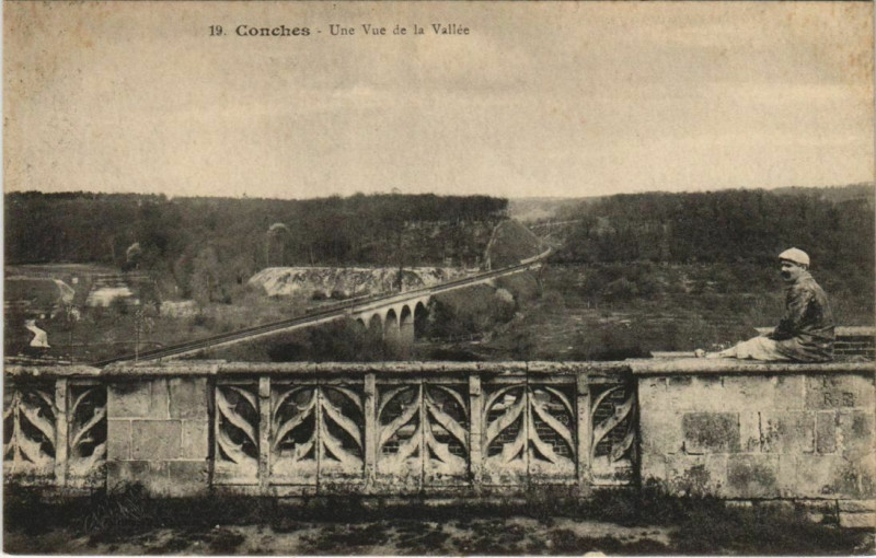 Carte postale ancienne Conches-en-Ouche Une Vue de la Vallee à Conches-en-Ouche