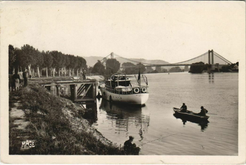 Carte postale ancienne Les Andelys Les Bords de la Seine aux Andelys