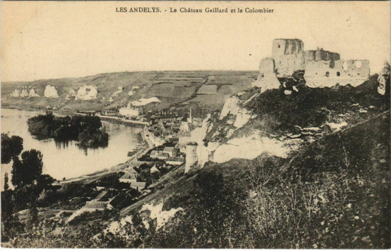 Carte postale ancienne Les Andelys Le Chateau Gaillard et le Colombier aux Andelys