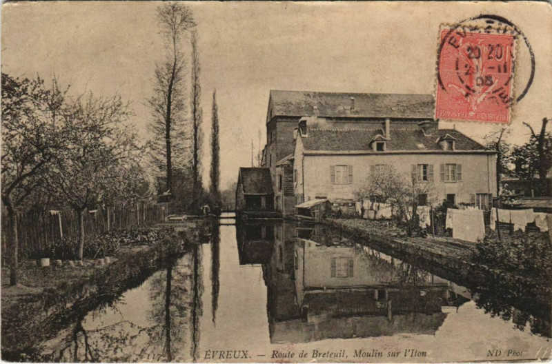 Carte postale ancienne Evreux Route de Breteuil - Moulin sur l'Iton à Breteuil