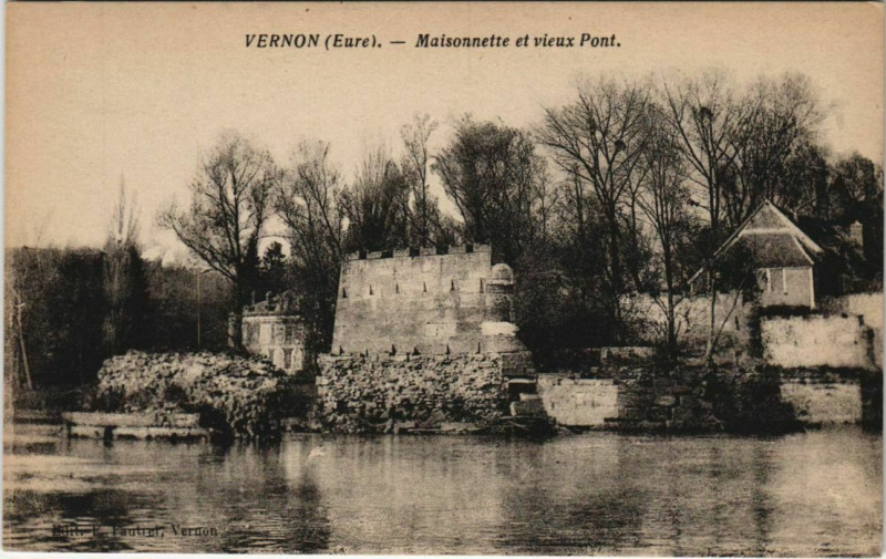 Carte postale ancienne Vernon Maisonnette et Vieux Pont à Vernon