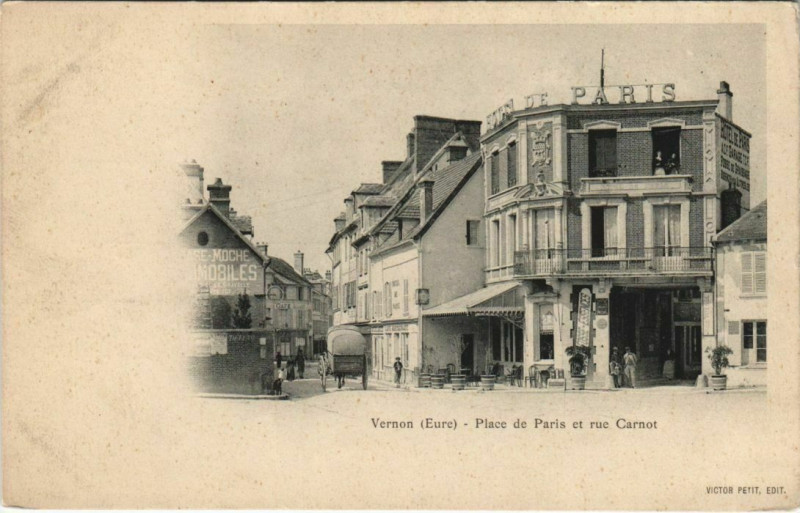 Carte postale ancienne Vernon Place de Paris et Rue Carnot à Vernon