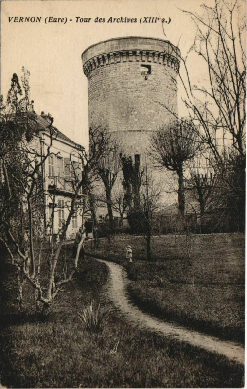 Carte postale ancienne Vernon Tour des Archives à Vernon