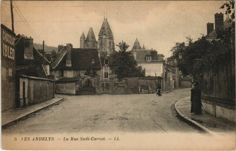 Carte postale ancienne Les Andelys La Rue Sadi-Carnot aux Andelys