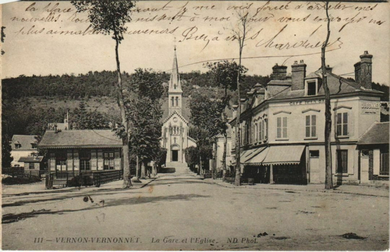 Carte postale ancienne Vernon Vernonnet - La Gare et l'Eglise à Vernon