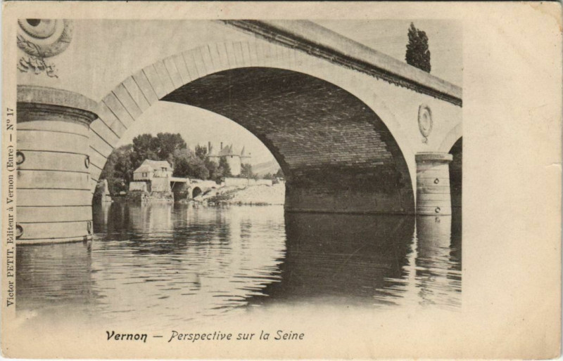 Carte postale ancienne Vernon Perspective sur la Seine à Vernon