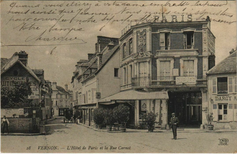 Carte postale ancienne Vernon L'Hotel de Paris et la Rue Carnot à Vernon