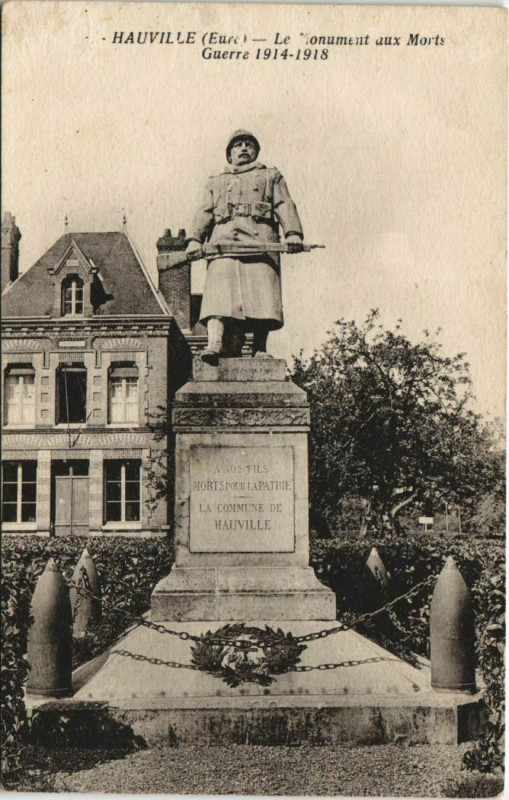 Carte postale ancienne Hauville Le Monument aux Morts à Hauville