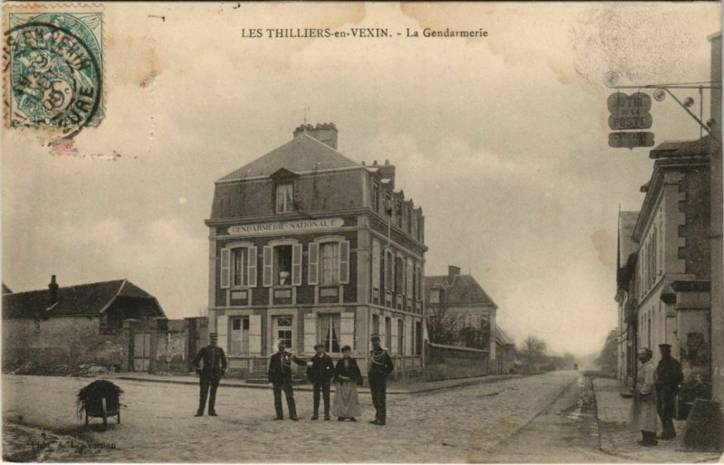 Carte postale ancienne Les Thilliers-en-Vexin La Gendarmerie aux Thilliers-en-Vexin