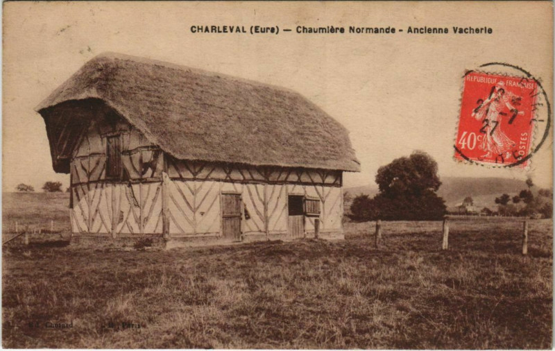 Carte postale ancienne Charleval Chaumiere Normande - Ancienne Vacherie à Charleval