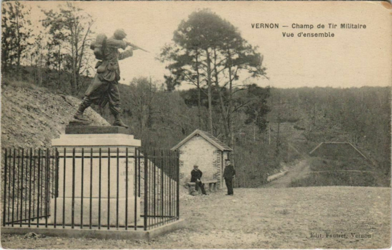 Carte postale ancienne Vernon Champ de Tir Militaire - Vue d'Ensemble à Vernon