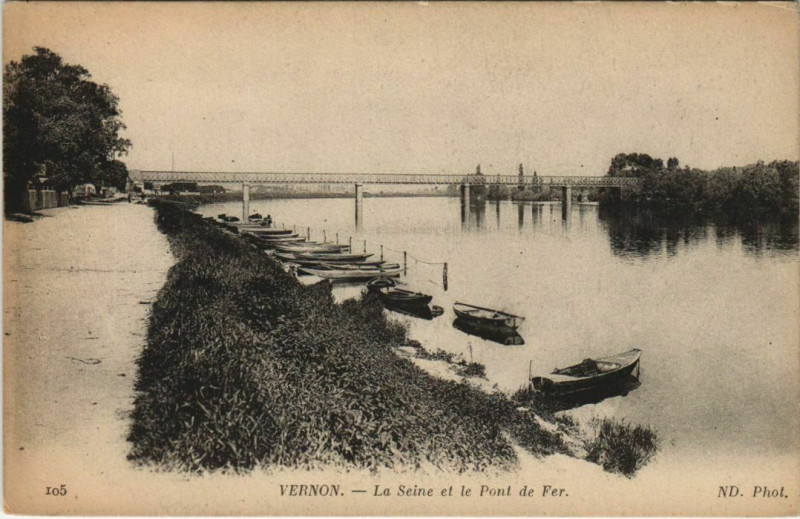 Carte postale ancienne Vernon Le Seine et le Pont de Fer à Vernon