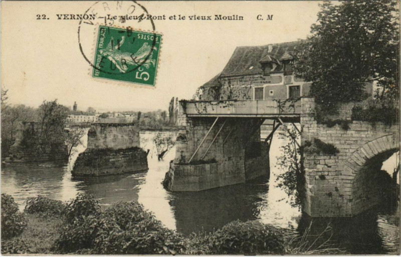 Carte postale ancienne Vernon Le Vieux Pont et le Vieux Moulin à Vernon
