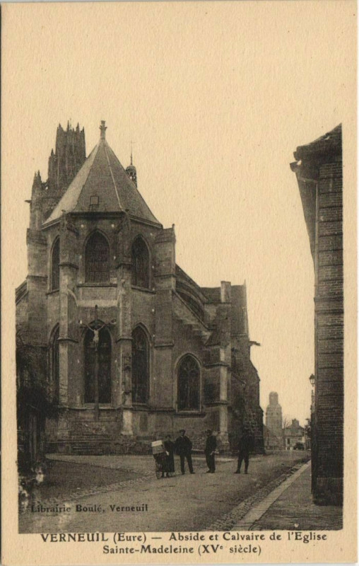 Carte postale ancienne Verneuil-sur-Avre Abside et Calvaire de l'Eglise Sainte-Madeleine