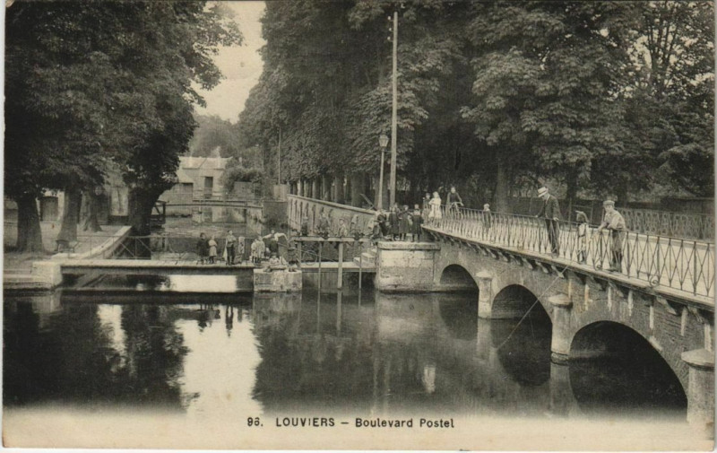 Carte postale ancienne Louviers Boulevard Postel à Louviers