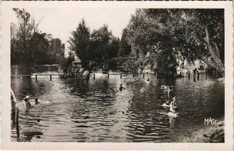 Carte postale ancienne Vernon Baignade au Vernonnet à Vernon