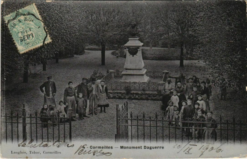 Carte postale ancienne Cormeilles Monument Daguerre à Cormeilles