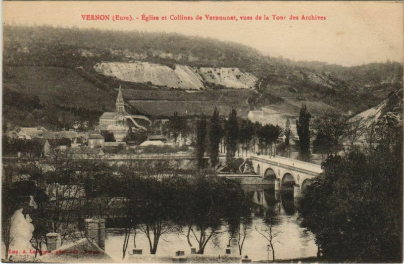 Carte postale ancienne Vernon Eglise et Collines de Vernonnet à Vernon