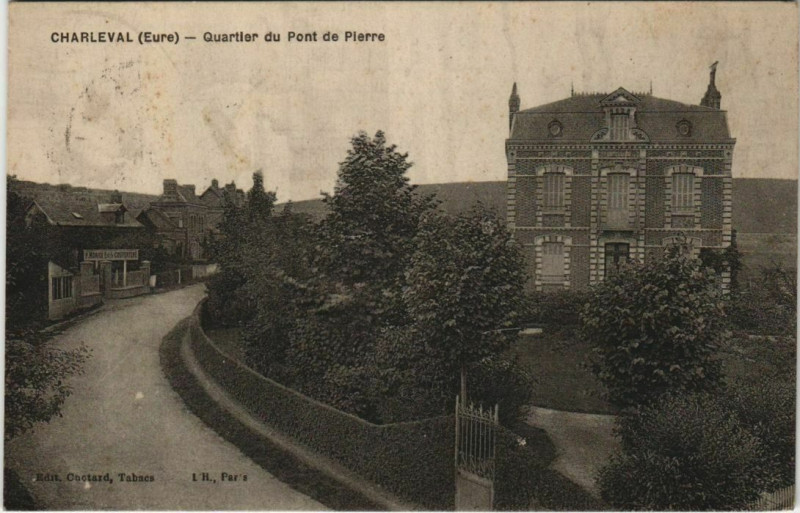 Carte postale ancienne Charleval Quartier du Pont de Pierre à Charleval