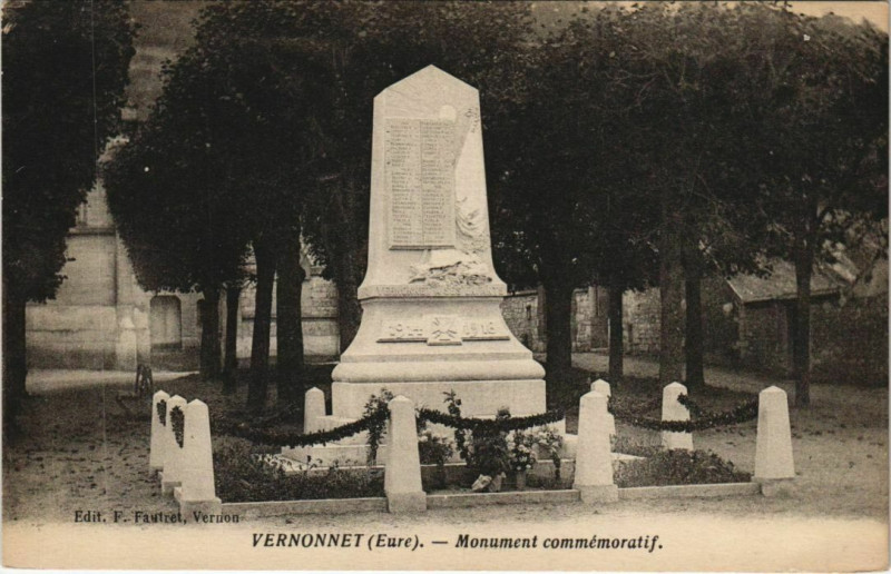 Carte postale ancienne Vernon Vernonnet - Monument Commemoratif à Vernon