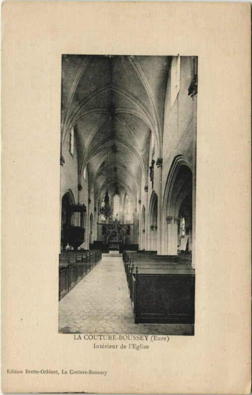 Carte postale ancienne La Couture-Boussey Interieur de l'Eglise à La Couture-Boussey