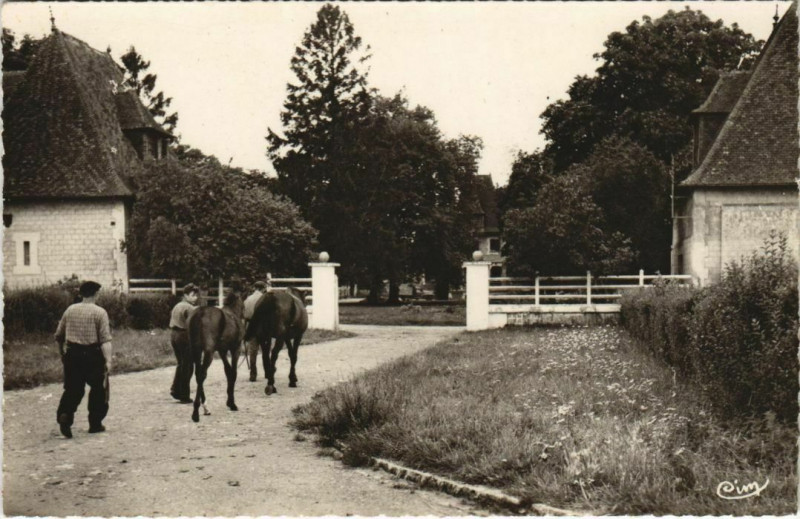 Carte postale ancienne Neaufles-Saint-Martin L'Entree du Haras à Neaufles-Saint-Martin
