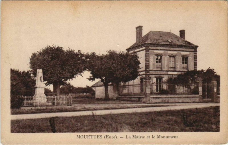 Carte postale ancienne Mouettes La Mairie et le Monument à Mouettes