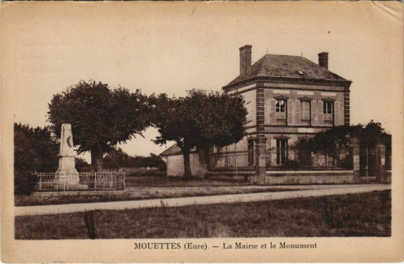 Carte postale ancienne Mouettes La Mairie et le Monument à Mouettes