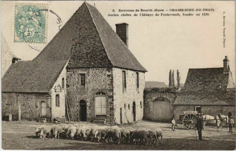 Carte postale ancienne Chaise-Dieu-du-Theil Ancien Cloitre de l'Abbaye de Fontevrault à Chaise-Dieu-du-Theil