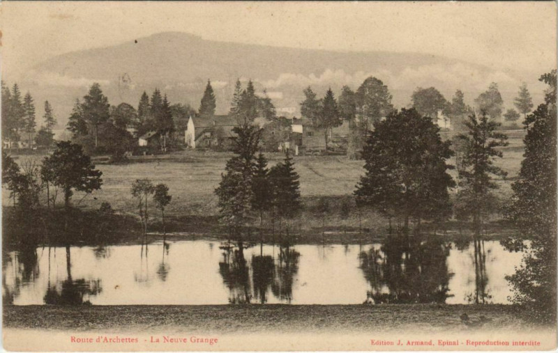 Carte postale ancienne La Neuve-Grange Route d'Archettes à La Neuve-Grange