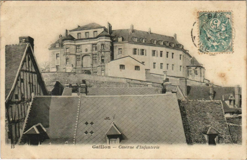 Carte postale ancienne Gaillon Caserne d'Infanterie à Gaillon