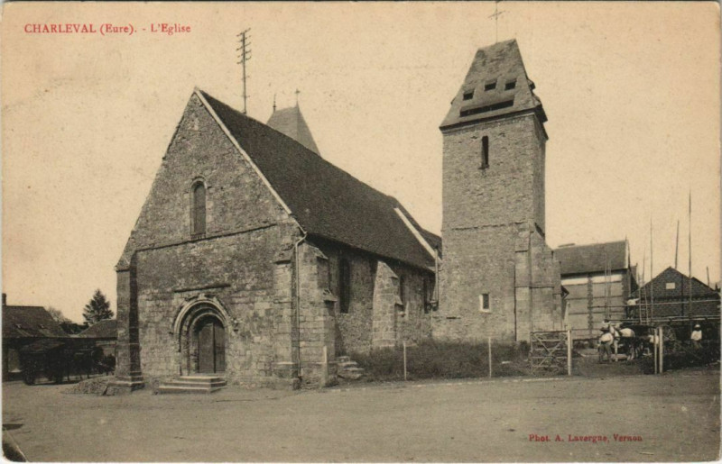 Carte postale ancienne Charleval L'Eglise à Charleval