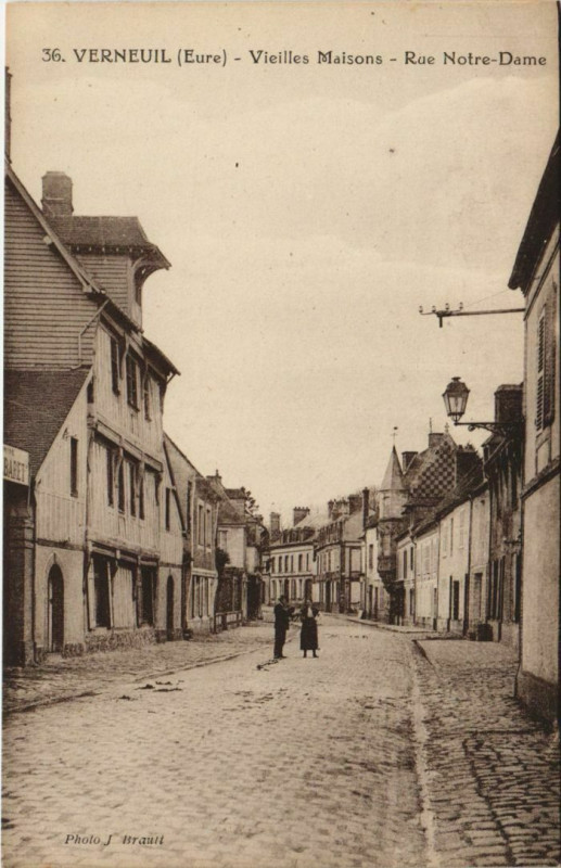Carte postale ancienne Verneuil-sur-Avre Vieilles Maisons - Rue Notre-Dame