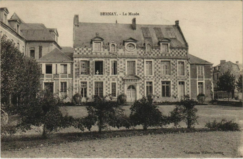 Carte postale ancienne Bernay Le Musee à Bernay