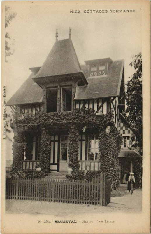 Carte postale ancienne Beuzeval Chalet - Les Lions