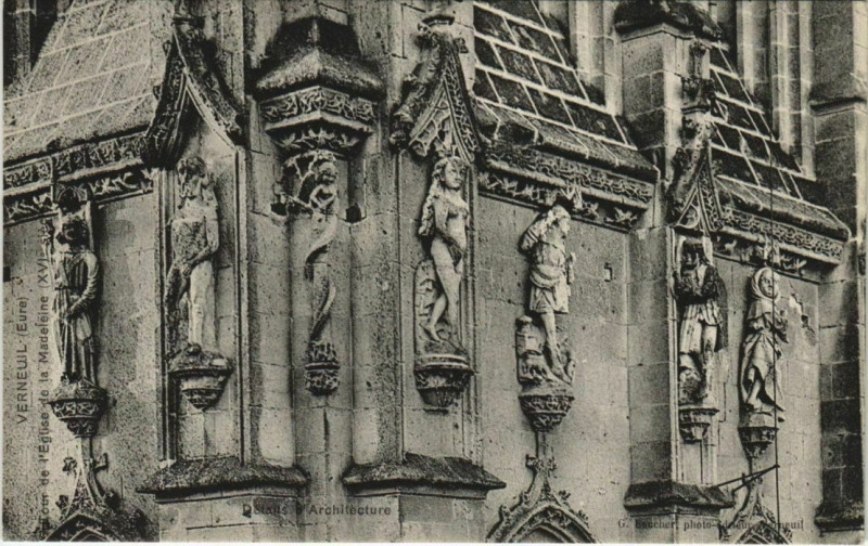 Carte postale ancienne Verneuil-sur-Avre Tour de l'Eglise de la Madeleine