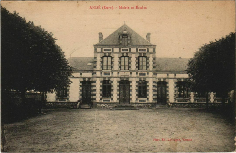 Carte postale ancienne Ande Mairie et Ecoles