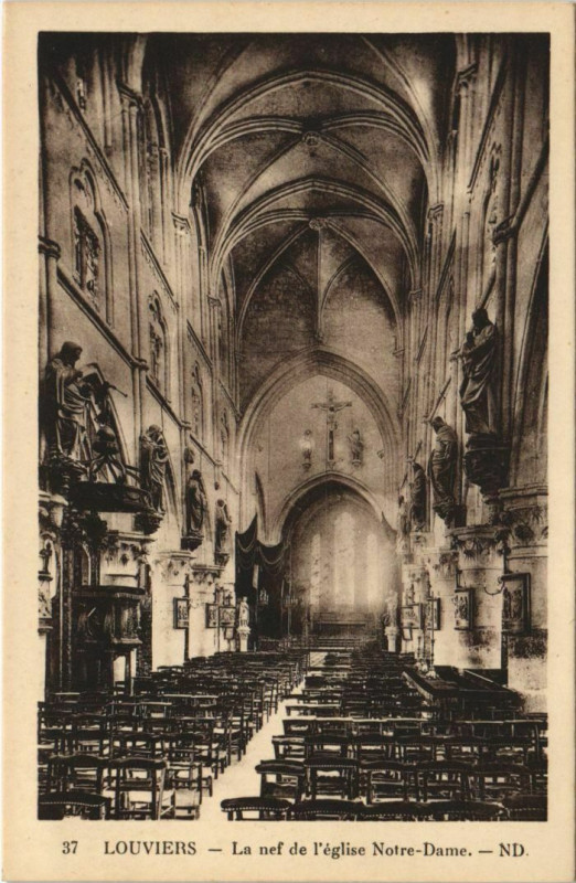 Carte postale ancienne Louviers La Nef de l'Eglise Notre-Dame à Louviers