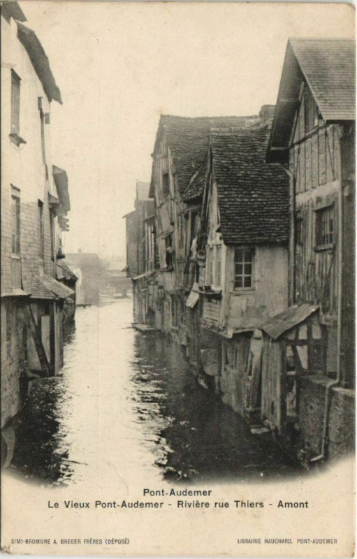Carte postale ancienne Pont-Audemer Le Vieux Pont-Audemer - Riviere Rue Thiers - Amont à Pont-Audemer