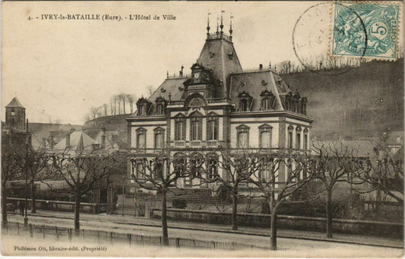 Carte postale ancienne Ivry-la-Bataille L'Hotel de Ville à Ivry-la-Bataille