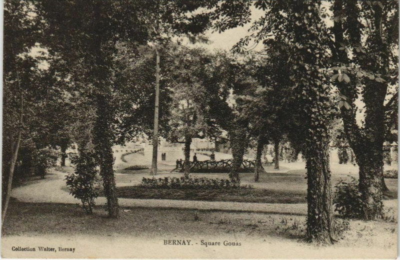 Carte postale ancienne Bernay Square Gouas à Bernay