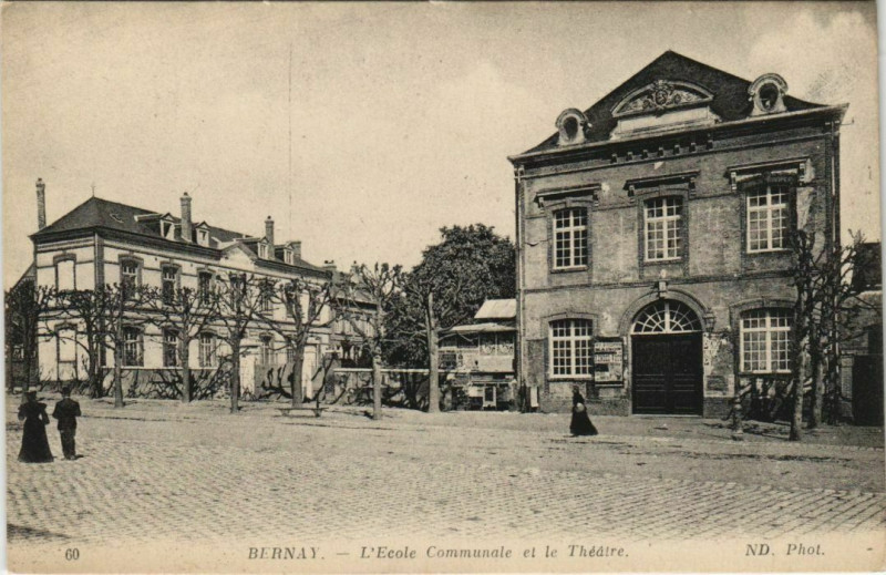 Carte postale ancienne Bernay L'Ecole Communale et le Theatre à Bernay