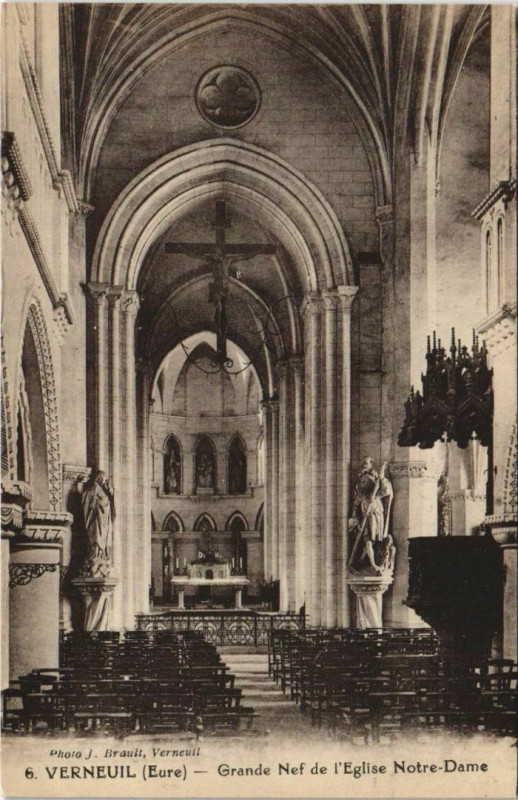 Carte postale ancienne Verneuil-sur-Avre Grande Nef de l'Eglise Notre-Dame